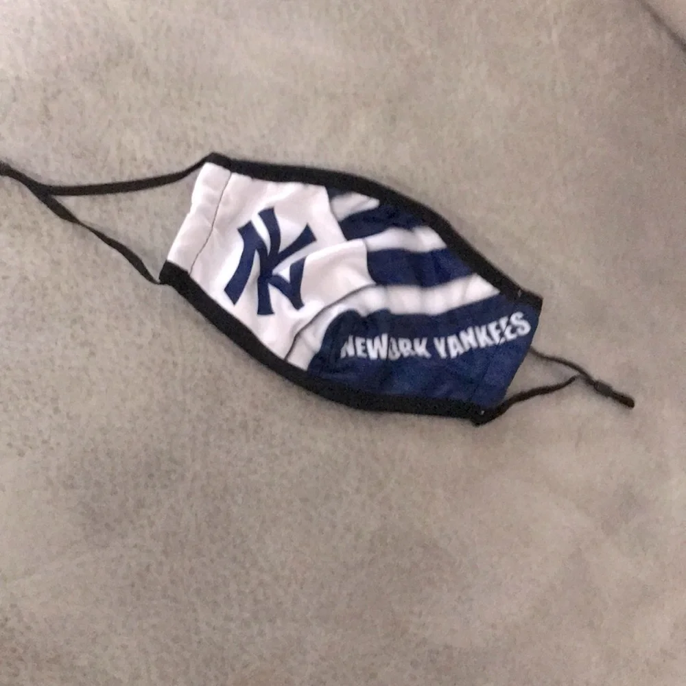 6/$20 New York Yankees face mask